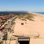 Moradia Alegre No Centro Da Da Tocha. 度假居