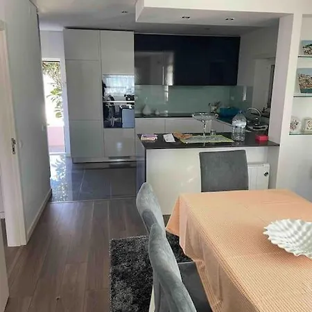 Moradia Alegre No Centro Da Da Tocha. Tocha