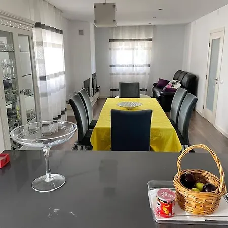 Moradia Alegre No Centro Da Da Tocha. Hébergement de vacances *