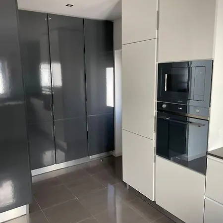 Moradia Alegre No Centro Da Da Tocha.