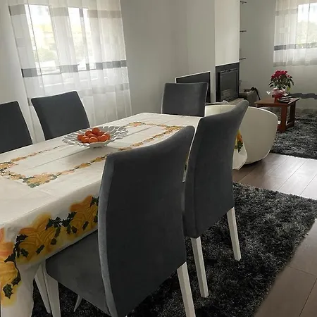 Moradia Alegre No Centro Da Da Tocha.