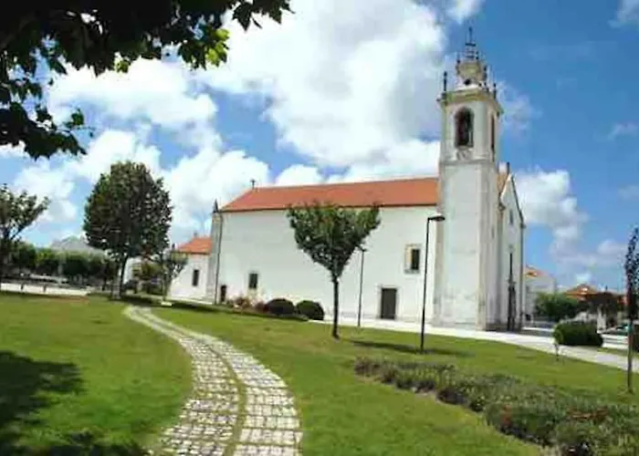Moradia Alegre No Centro Da Da Tocha.