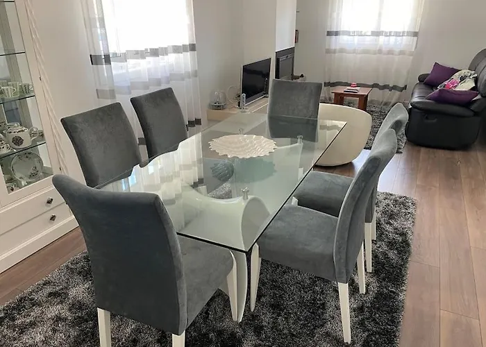 Moradia Alegre No Centro Da Da Tocha.