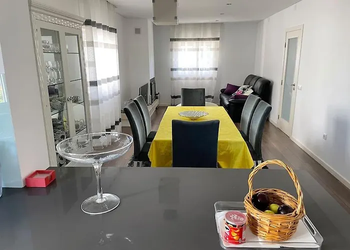 Moradia Alegre No Centro Da Da Tocha. Holiday home *