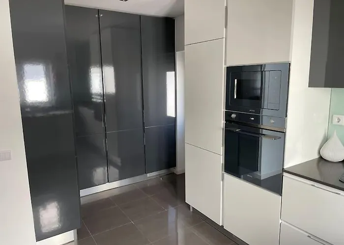 Moradia Alegre No Centro Da Da Tocha.