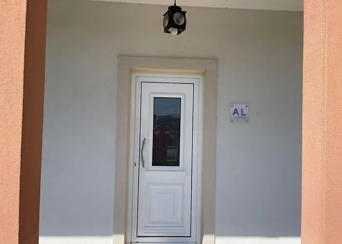 Moradia Alegre No Centro Da Da Tocha. Holiday home *