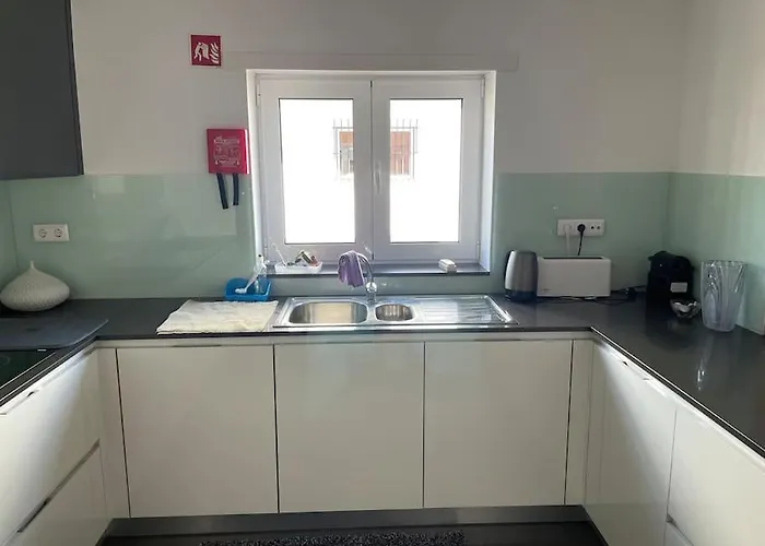 Moradia Alegre No Centro Da Da Tocha. Tocha