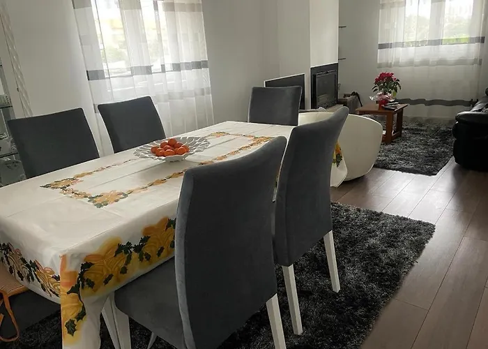 Moradia Alegre No Centro Da Da Tocha.