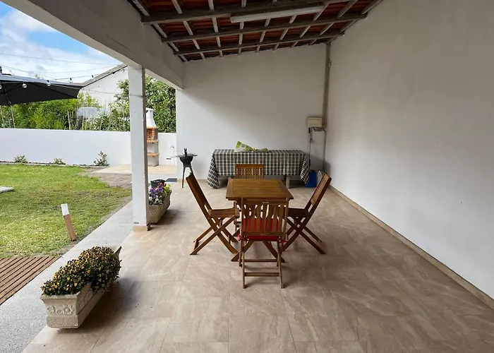 Moradia Alegre No Centro Da Da Tocha. Tocha