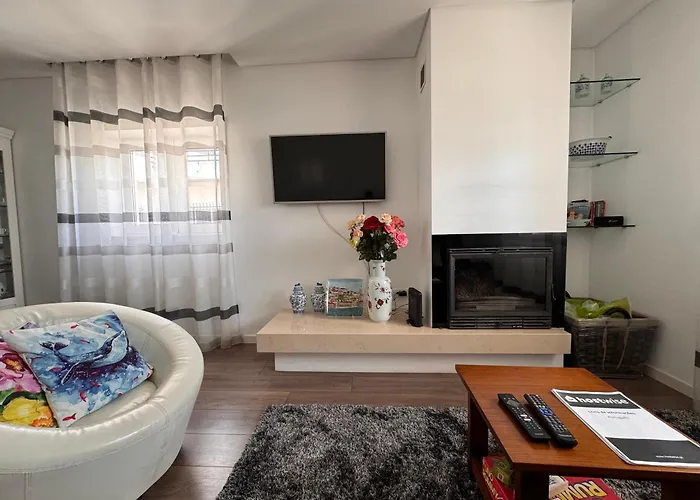 Moradia Alegre No Centro Da Da Tocha. *